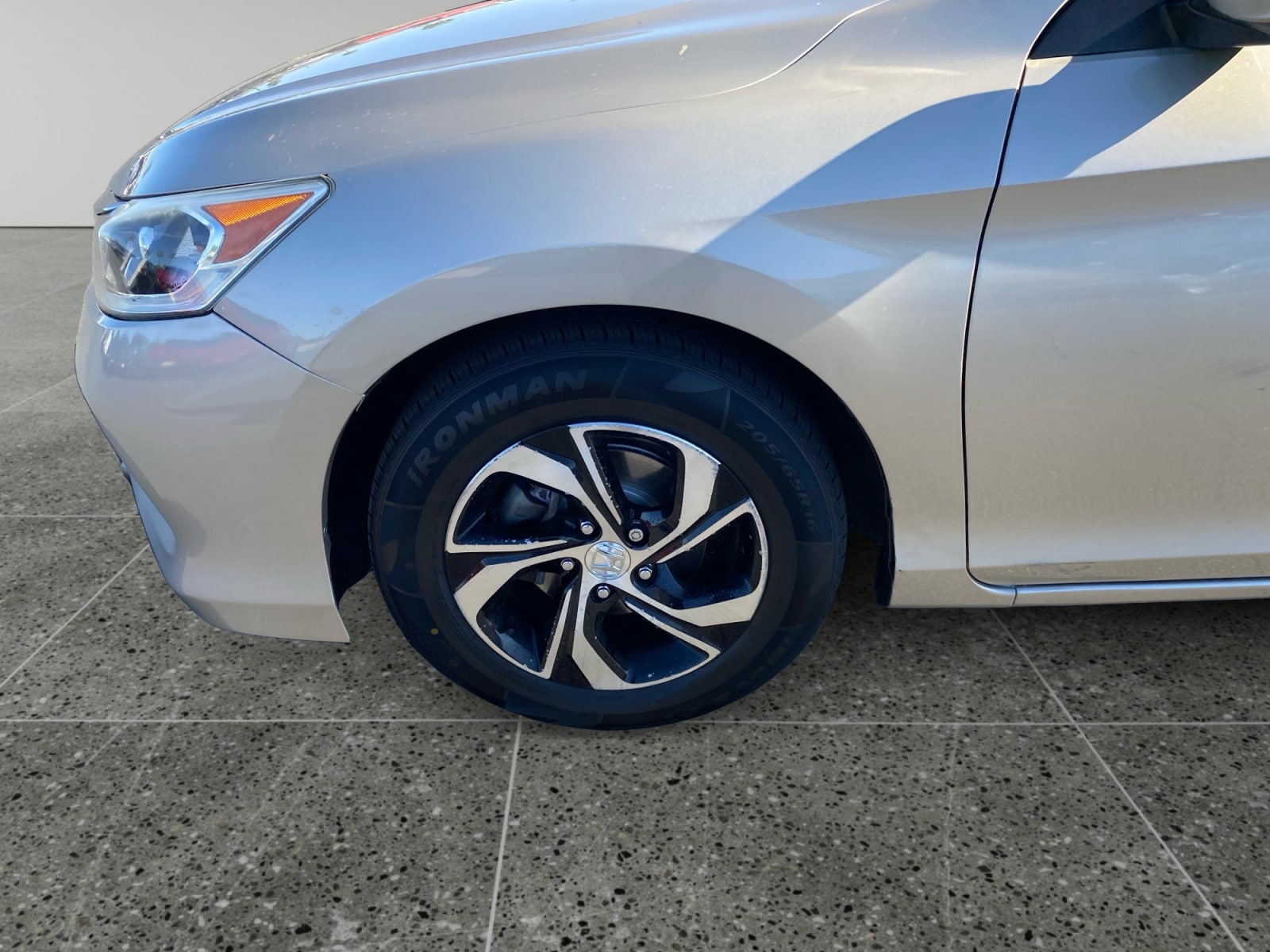 2016 Honda Accord LX - Photo 14