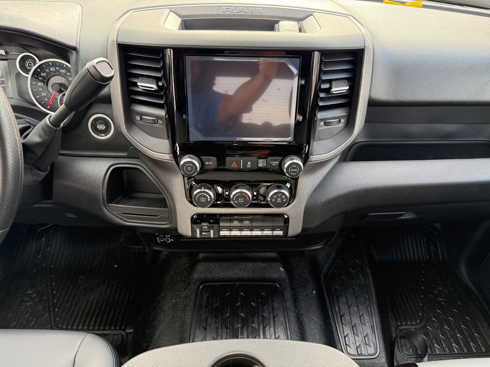 2026 RAM 3500 Chassis Tradesman - Photo 10