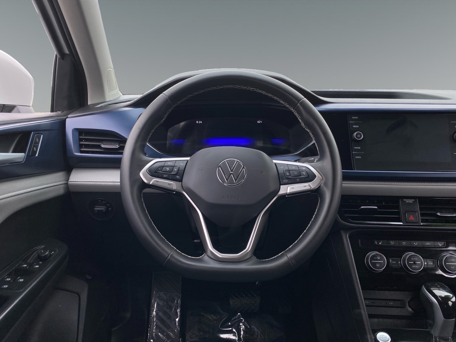 2024 Volkswagen Taos SE - Photo 12