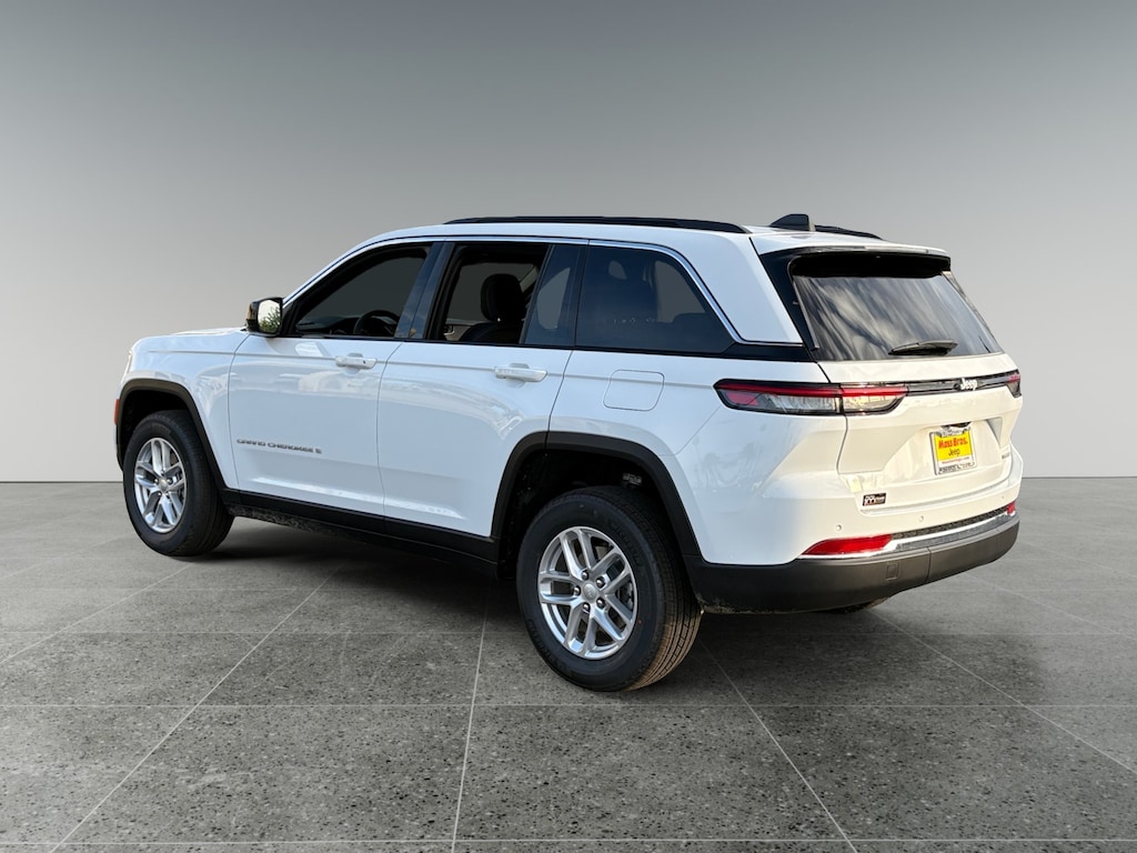 New 2026 Jeep Grand Cherokee Laredo Sport Utility