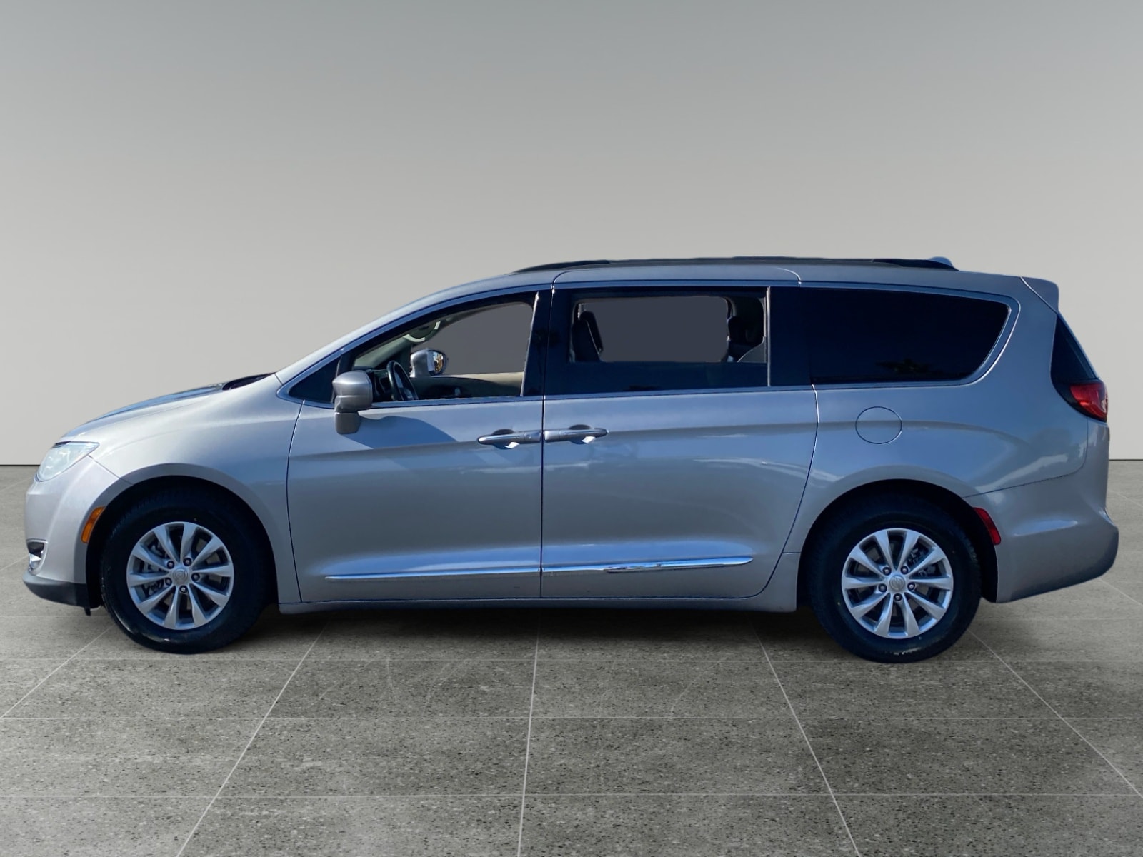 Used 2017 Chrysler Pacifica Touring-L with VIN 2C4RC1BG0HR609377 for sale in Riverside, CA