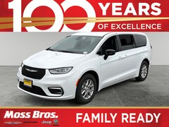 2026 Chrysler Pacifica Select Passenger Van
