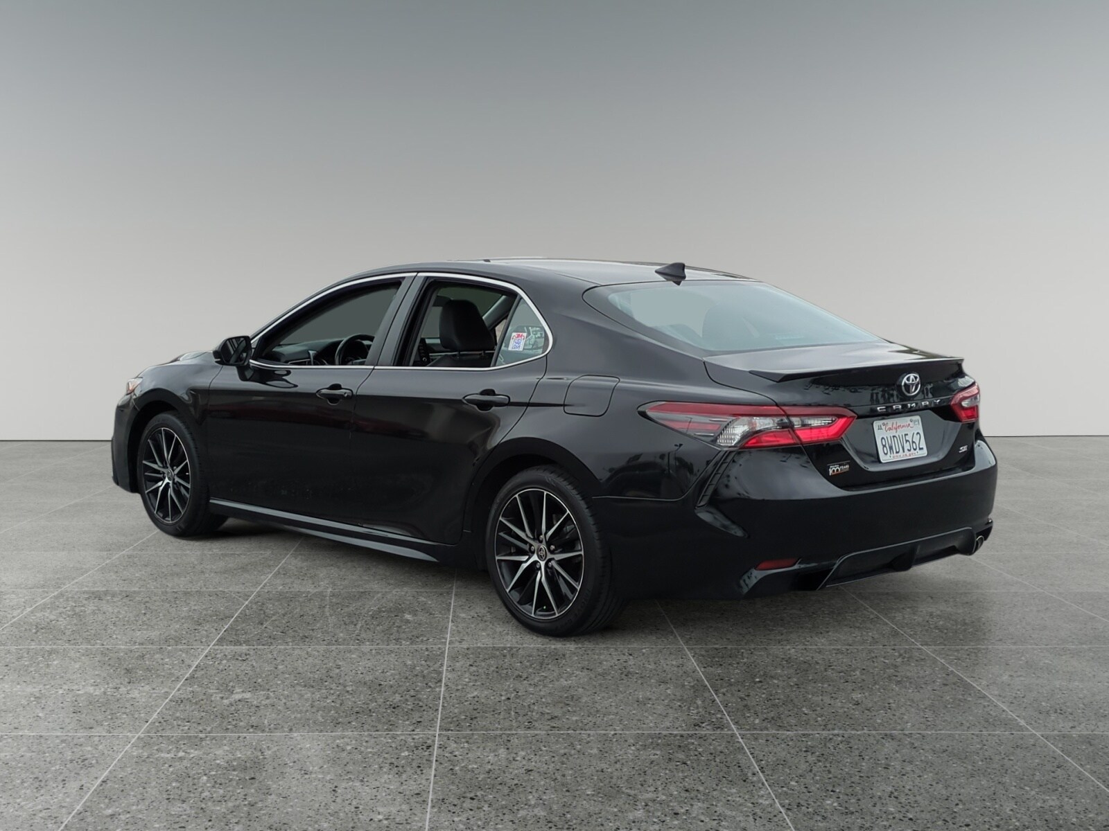 2021 Toyota Camry SE photo 2