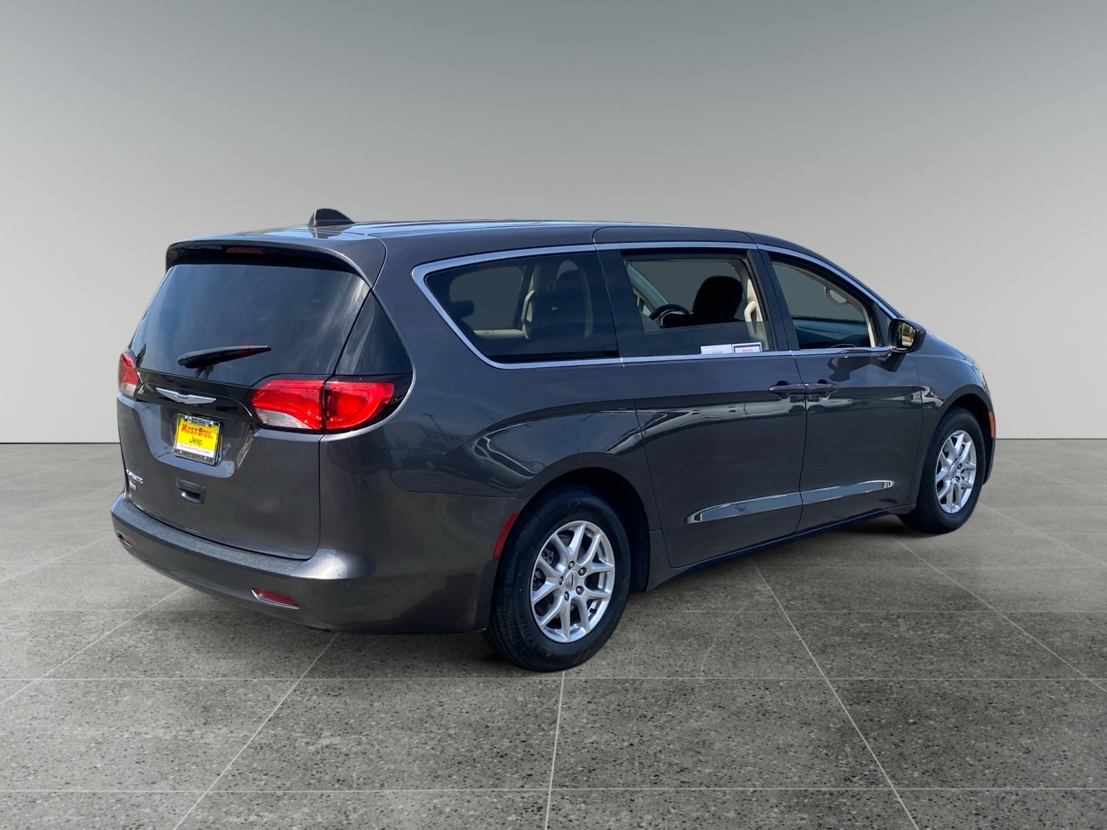 2022 Chrysler Voyager LX photo 5