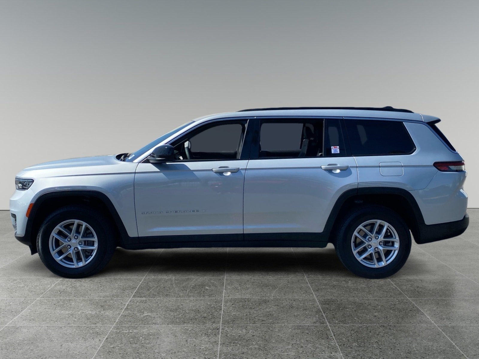 2024 Jeep Grand Cherokee L Laredo photo 2