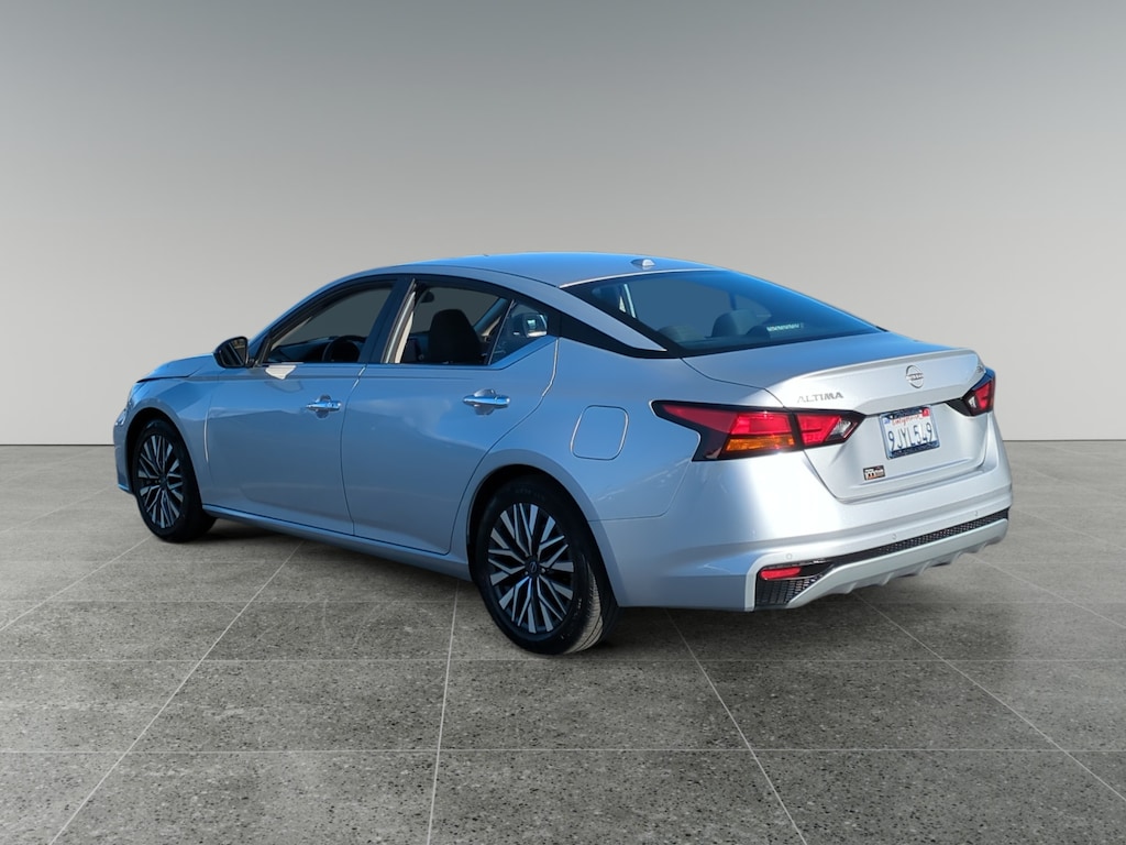 Used 2024 Nissan Altima 2.5 SV Sedan