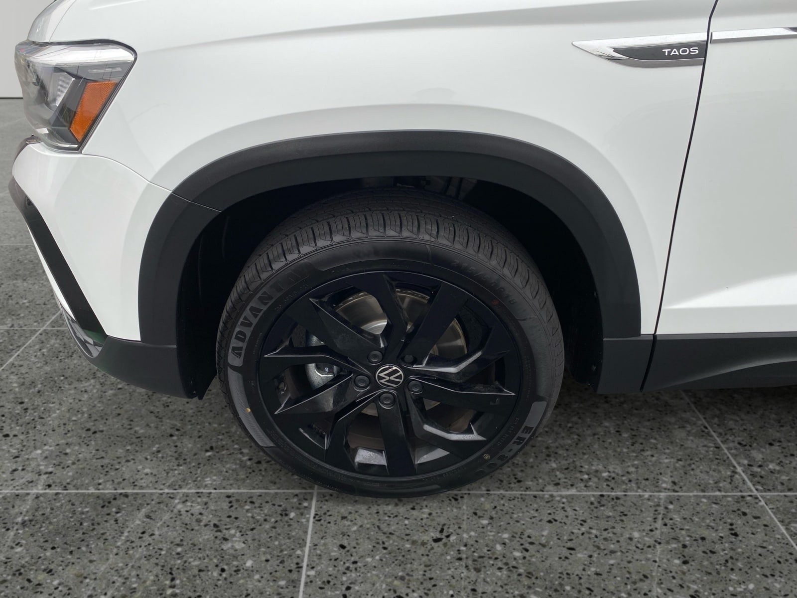 2024 Volkswagen Taos SE - Photo 14