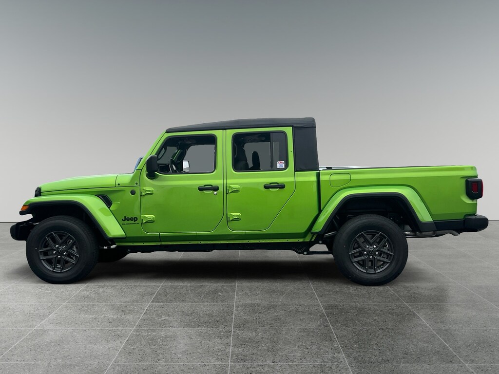 New 2025 Jeep Gladiator Sport Pickup