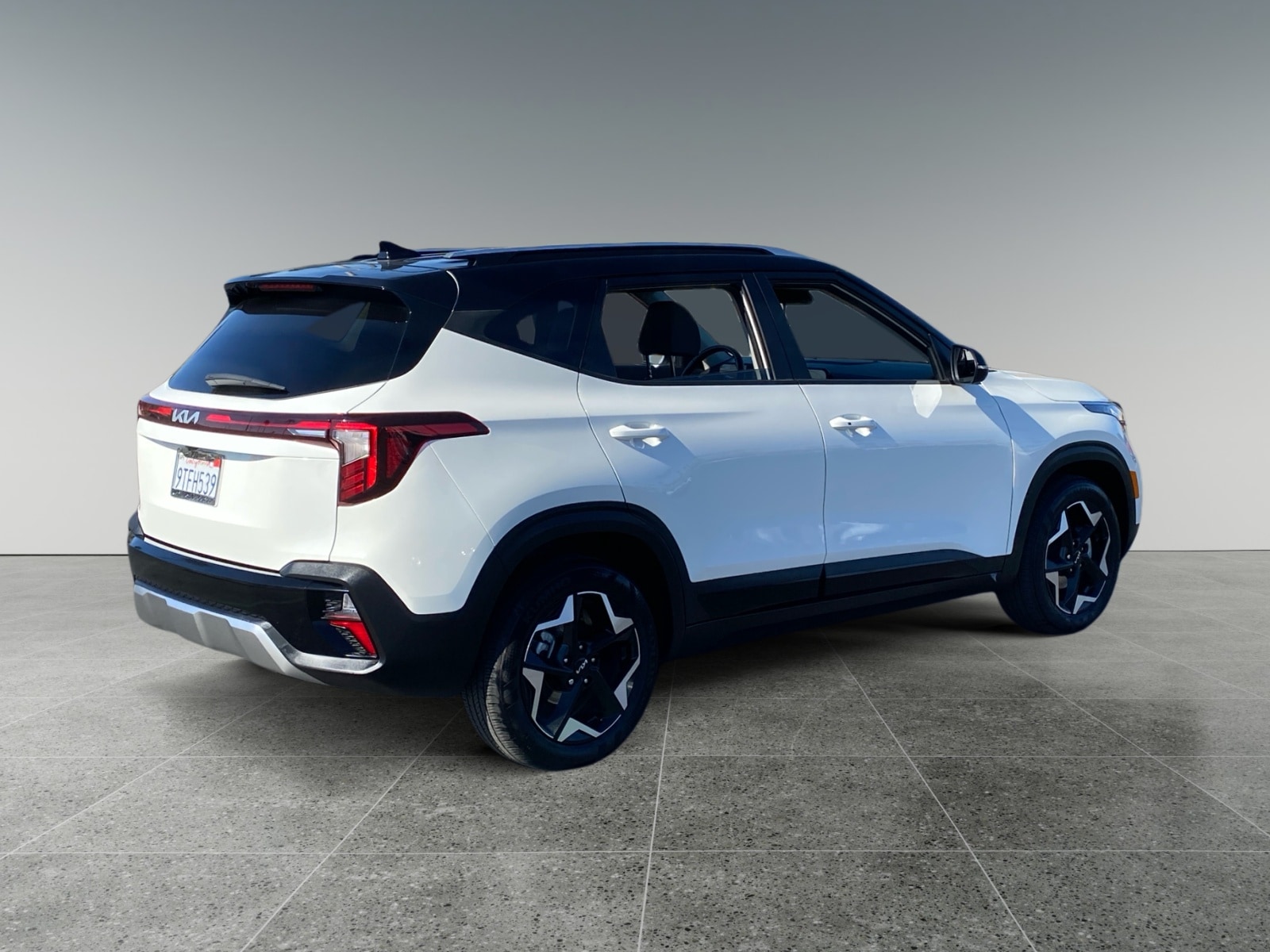 2025 Kia Seltos S photo 5