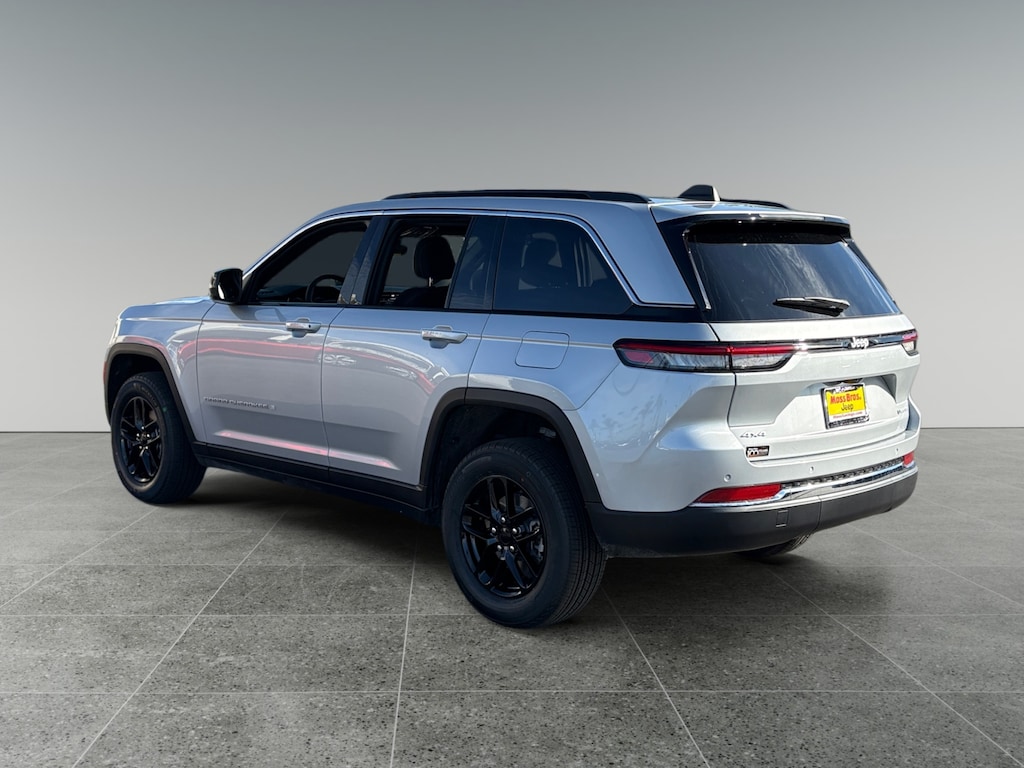 New 2026 Jeep Grand Cherokee Laredo Sport Utility