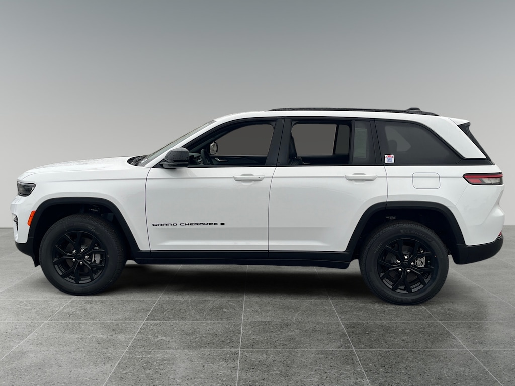 New 2025 Jeep Grand Cherokee Laredo Sport Utility