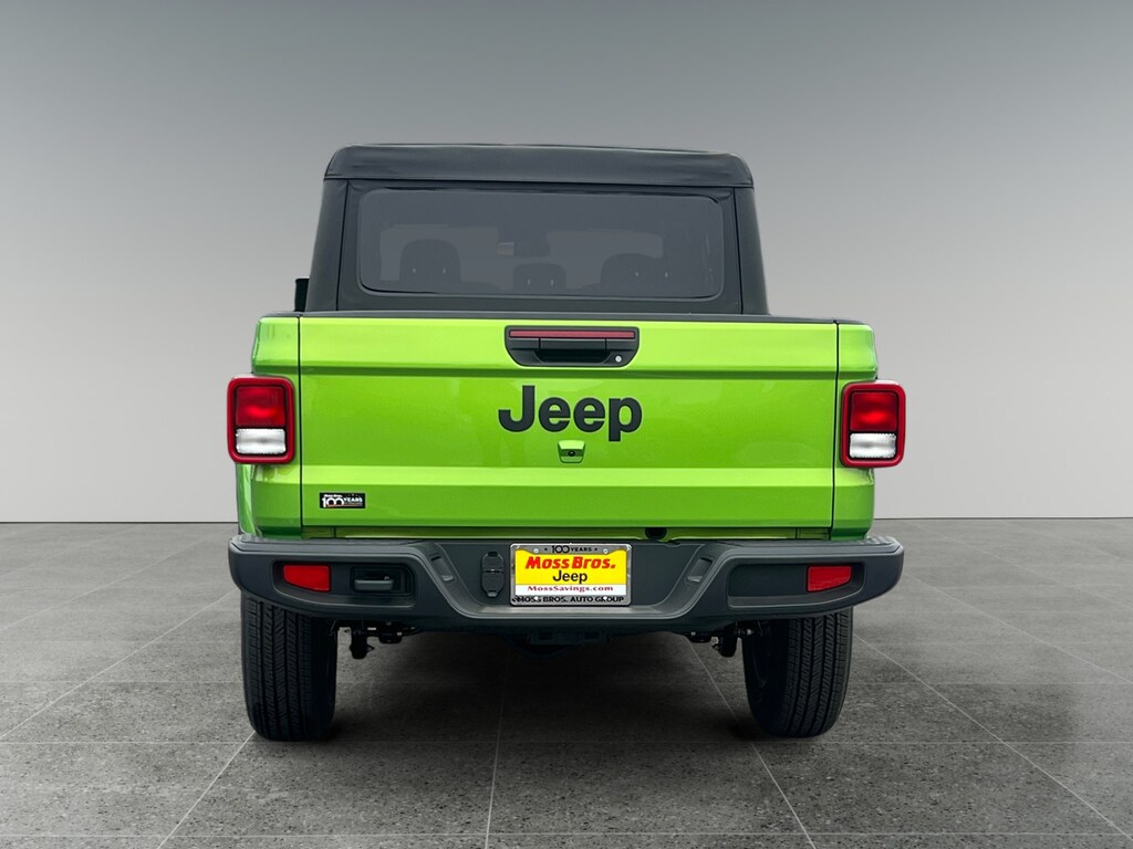 New 2025 Jeep Gladiator Sport Pickup