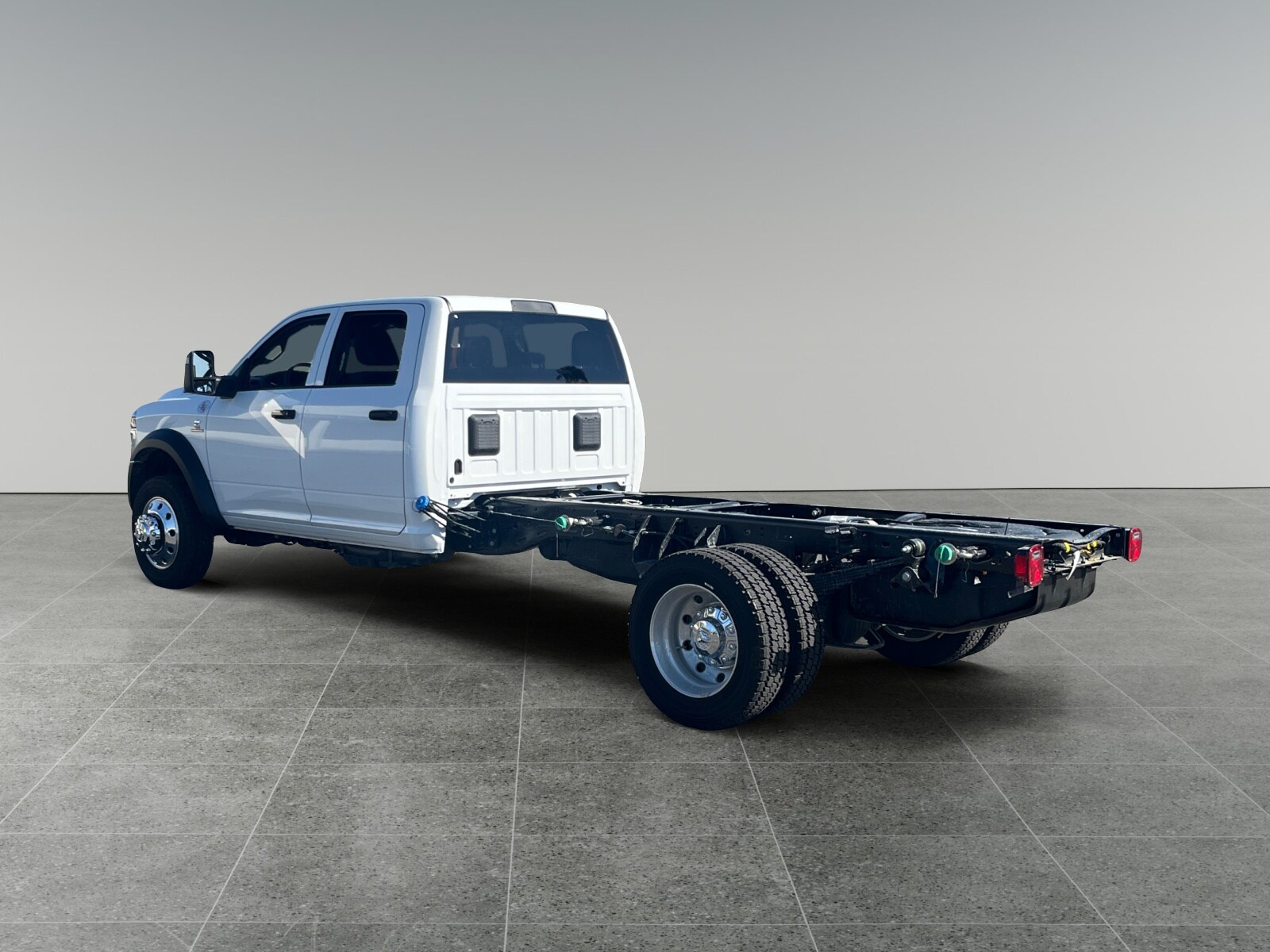 2025 Ram 5500 Tradesman photo 3