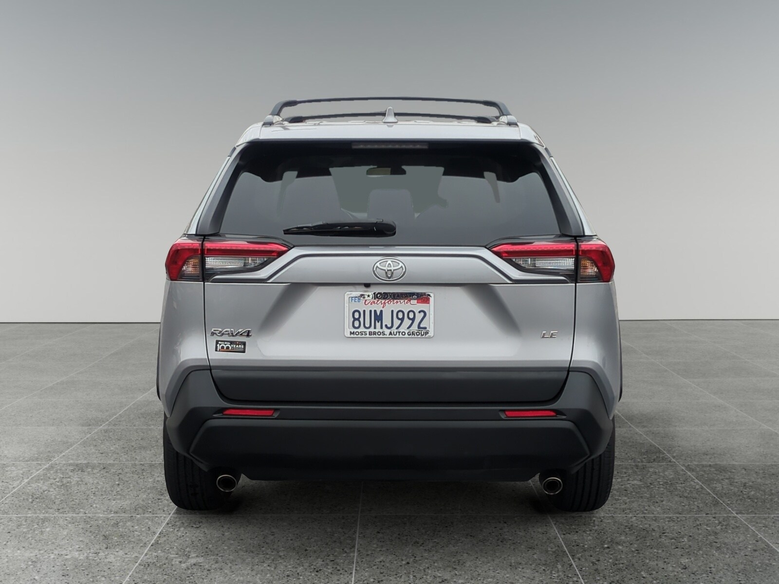2021 Toyota RAV4 LE photo 3