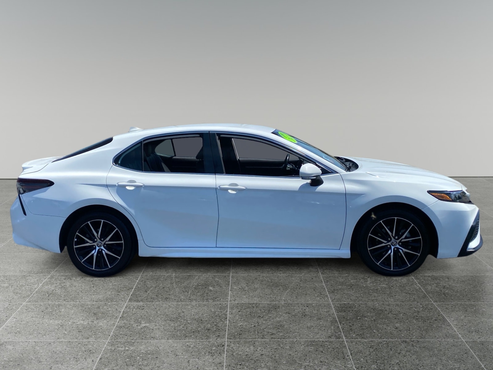 2023 Toyota Camry SE - Photo 6