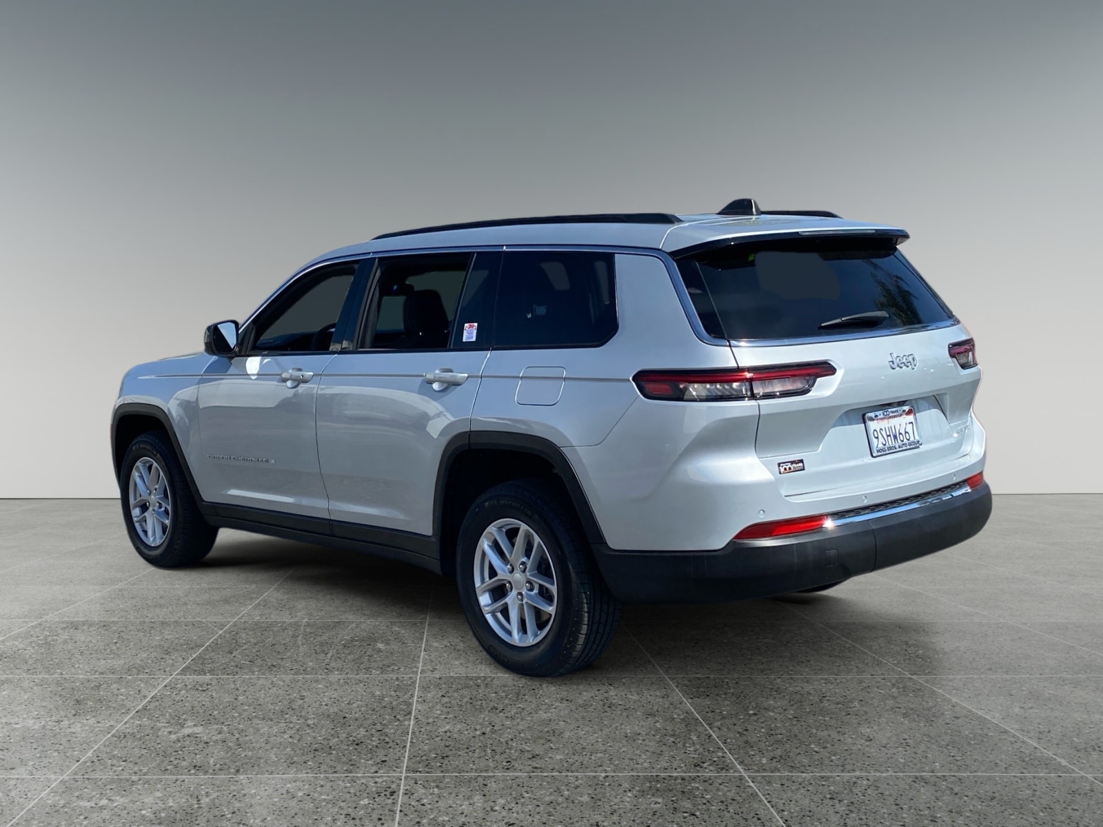 2024 Jeep Grand Cherokee L Laredo photo 3