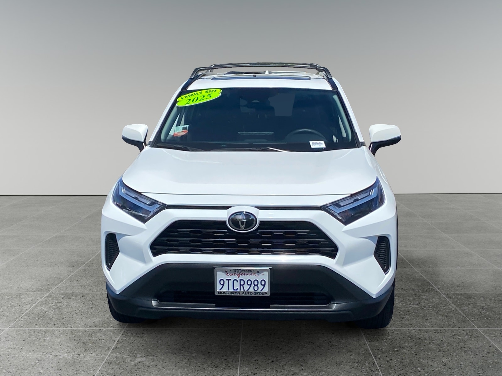 2025 Toyota RAV4 XLE - Photo 8