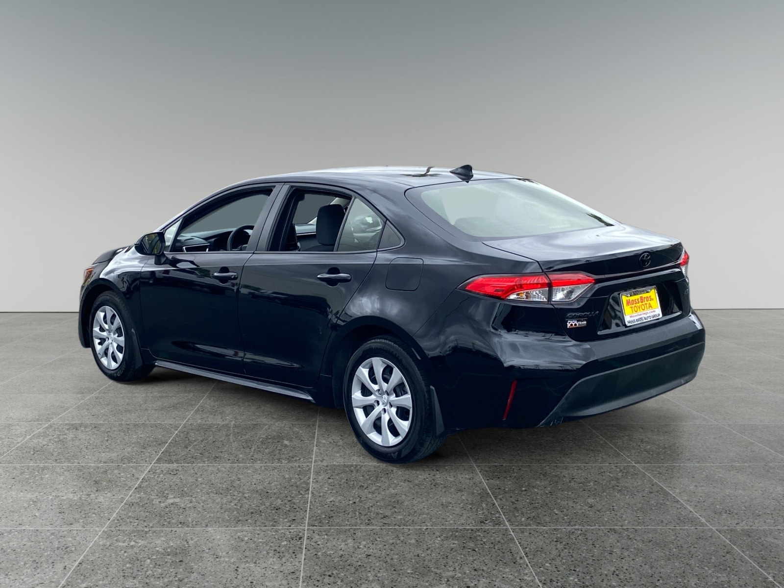 2023 Toyota Corolla LE photo 3