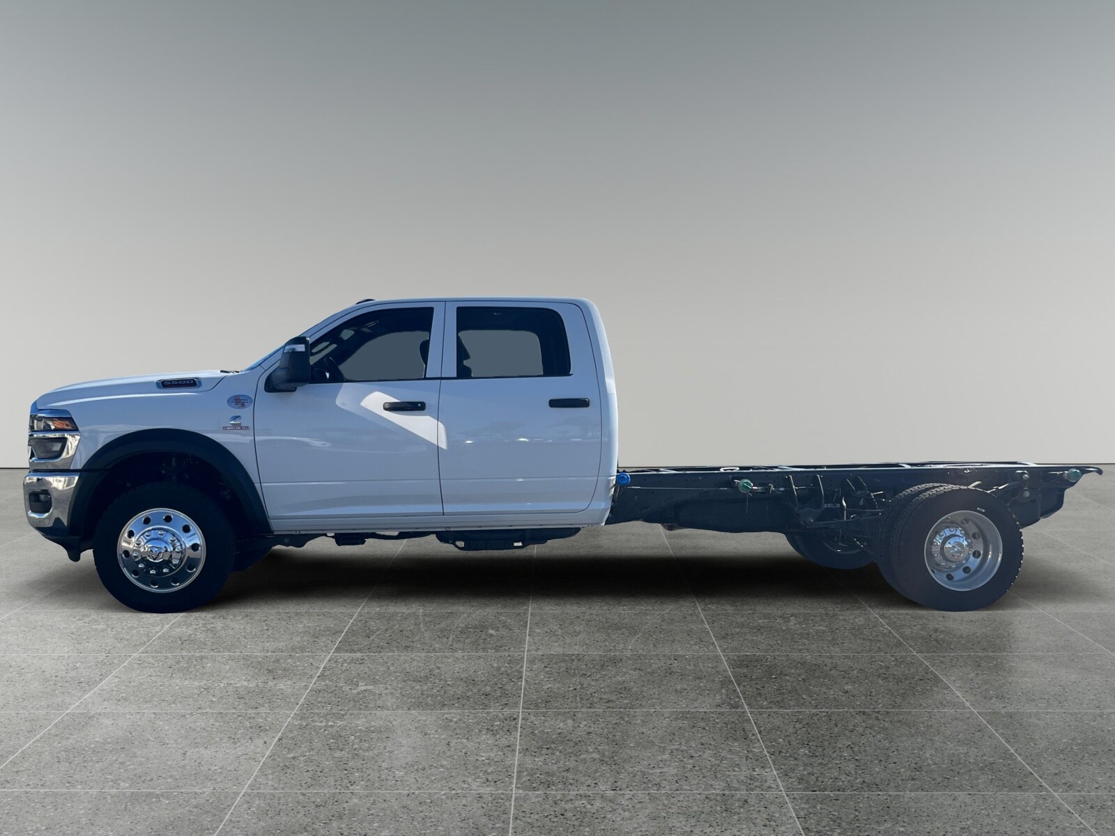 2025 Ram 5500 Tradesman photo 2