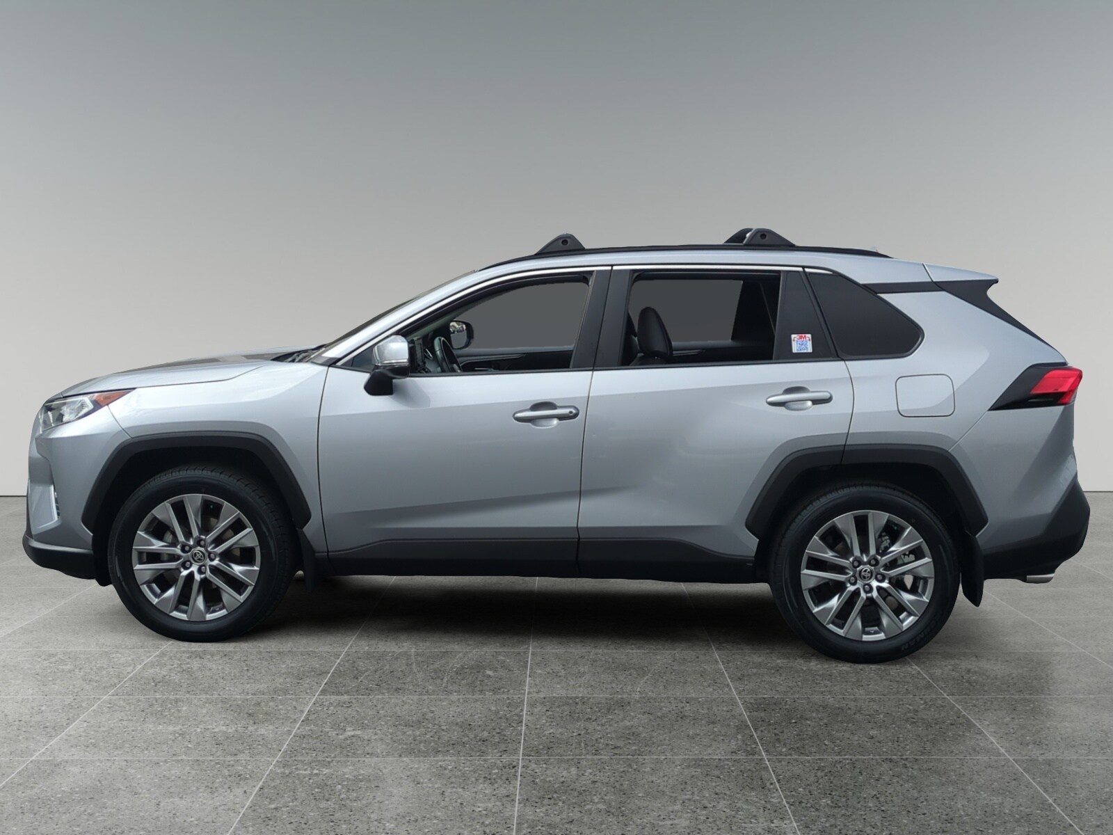 2021 Toyota RAV4 XLE Premium photo 2