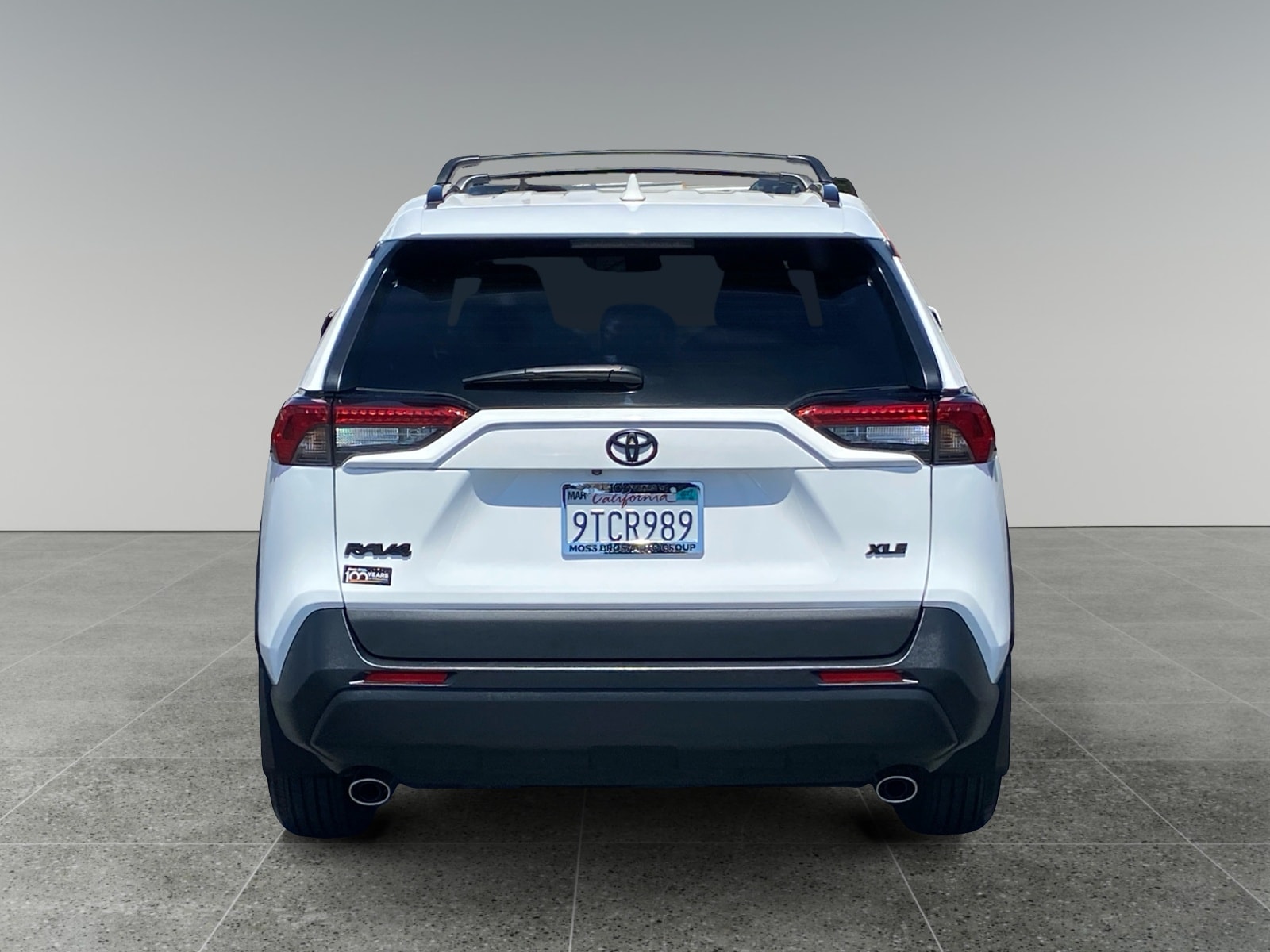 2025 Toyota RAV4 XLE - Photo 4