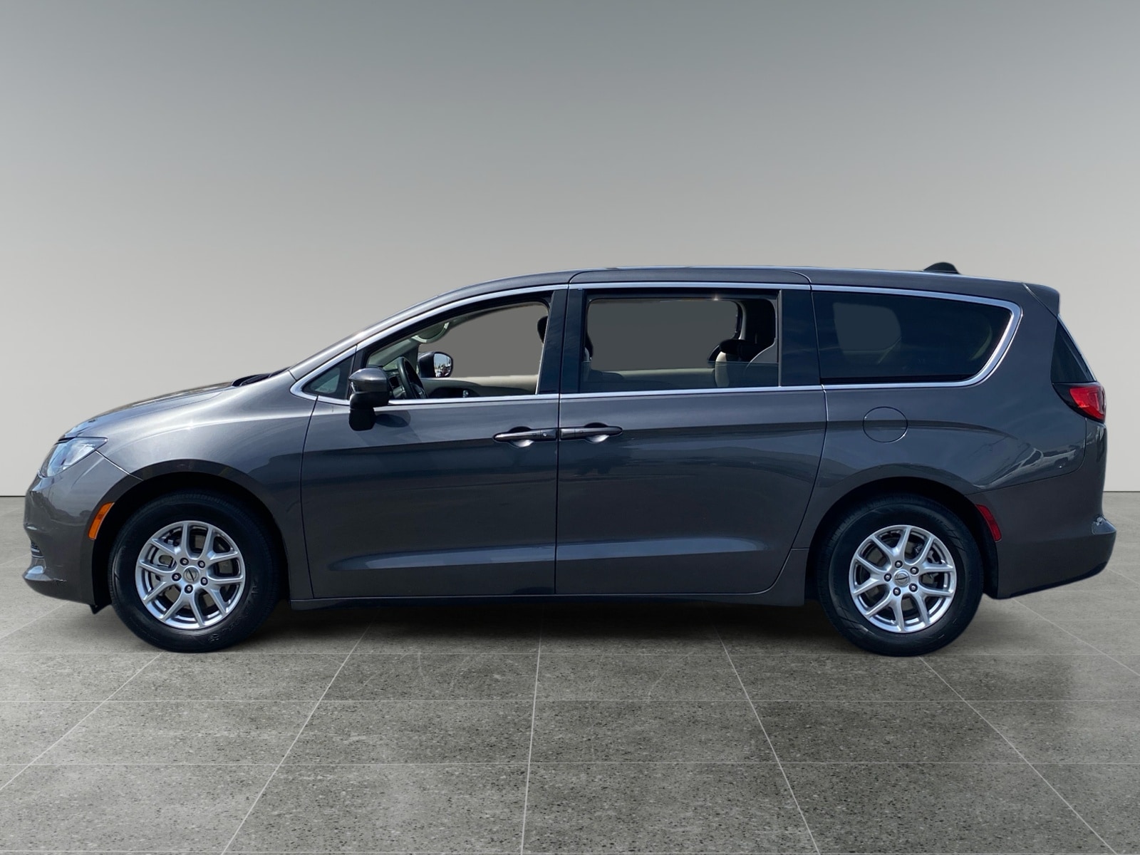 2022 Chrysler Voyager LX photo 2