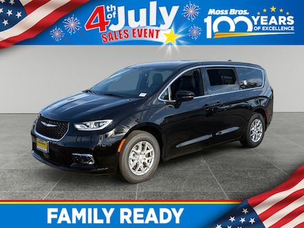 2026 Chrysler Pacifica Select Passenger Van