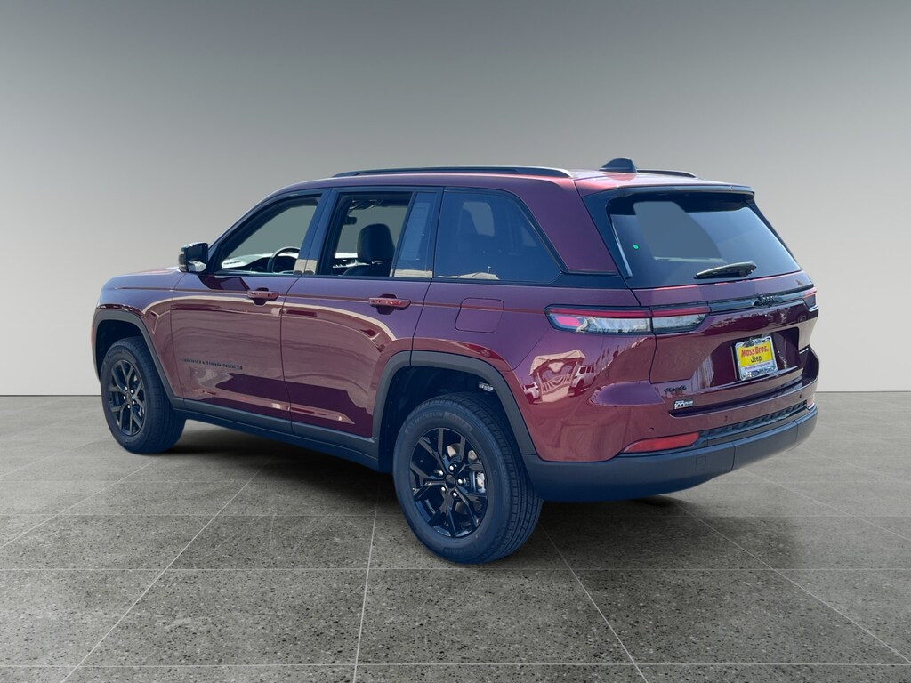 New 2025 Jeep Grand Cherokee Laredo Sport Utility