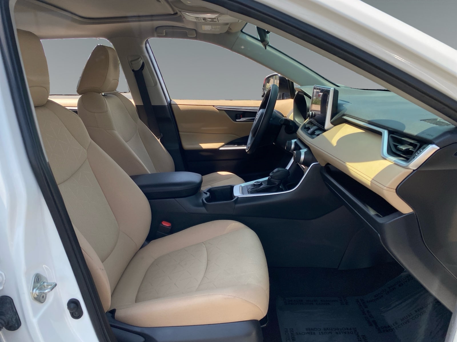 2023 Toyota RAV4 XLE - Photo 14