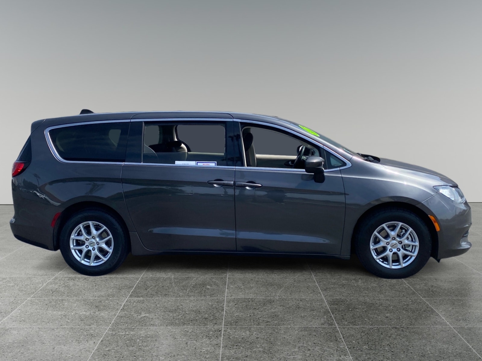 2022 Chrysler Voyager LX photo 6