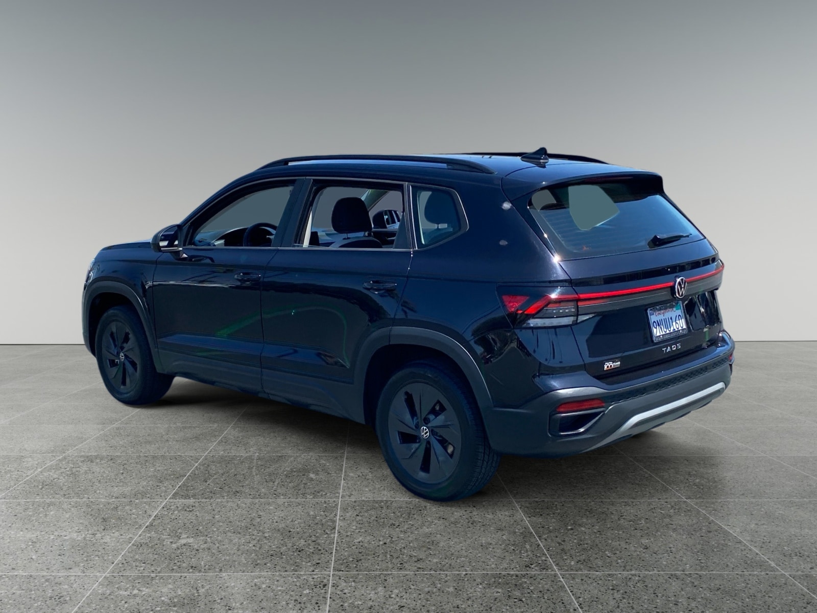 2025 Volkswagen Taos 1.5T S photo 3