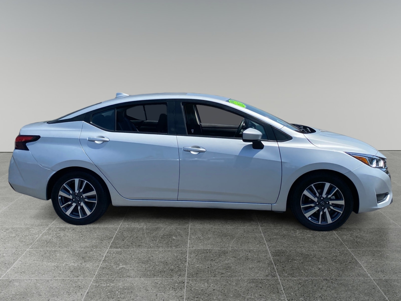 2023 Nissan Versa 1.6 SV photo 6
