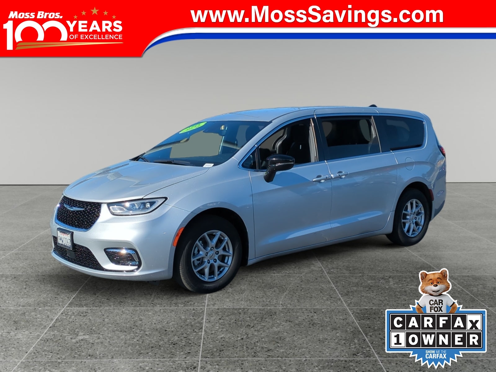 2024 Chrysler Pacifica Touring's photo