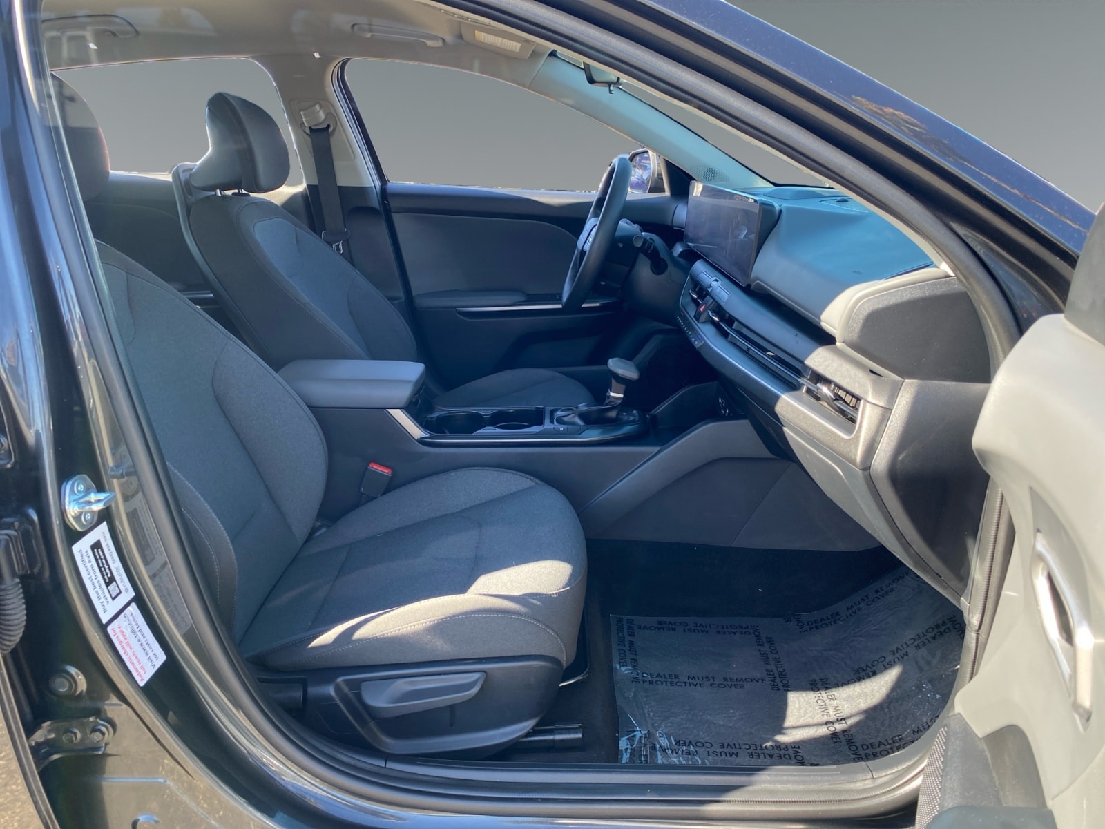 2025 Kia K4 LXS - Photo 15