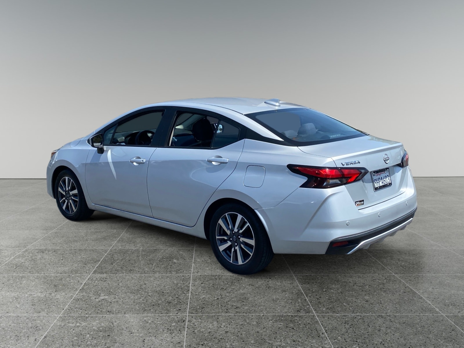 2023 Nissan Versa 1.6 SV photo 3