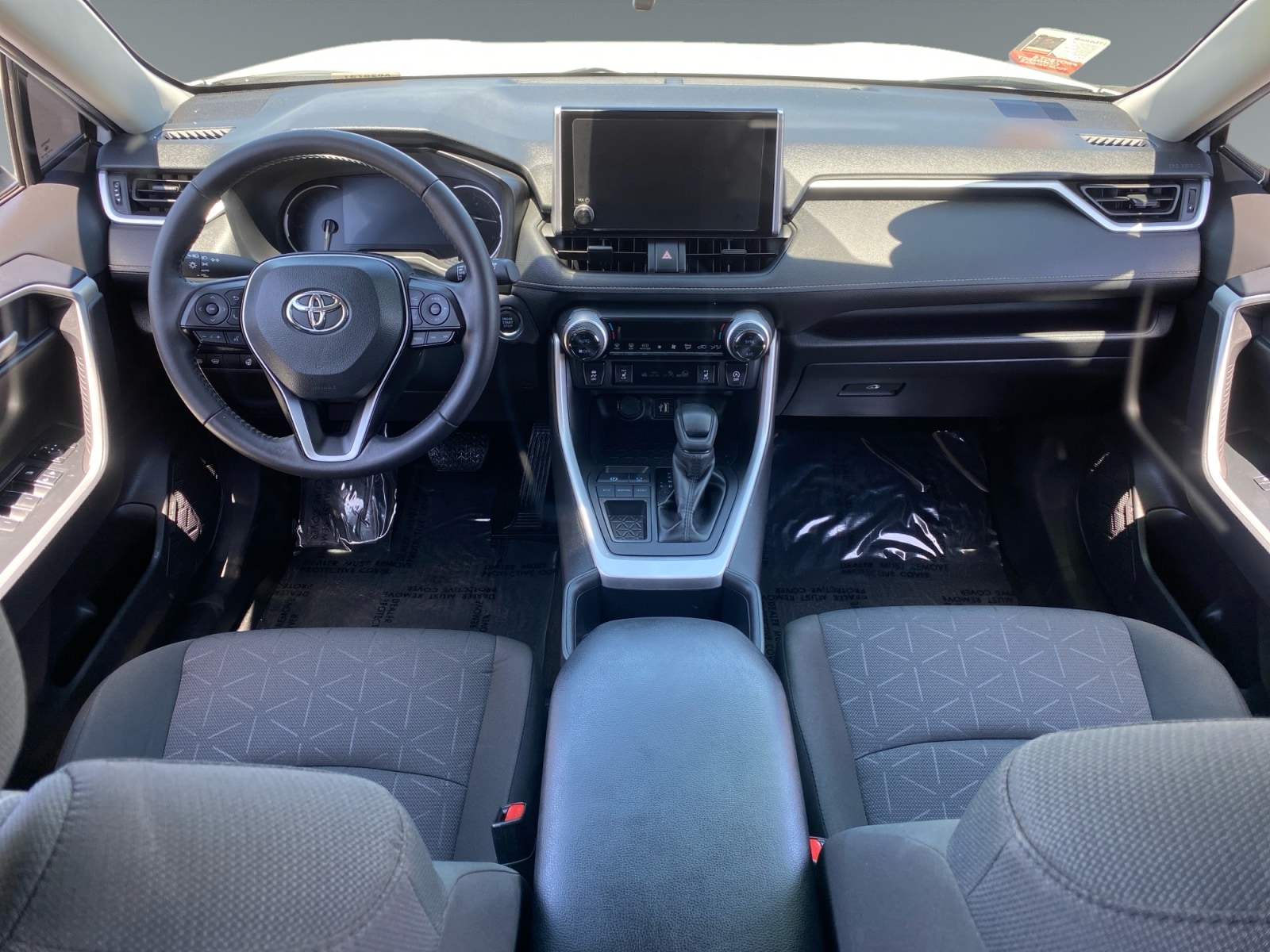 2025 Toyota RAV4 XLE - Photo 10