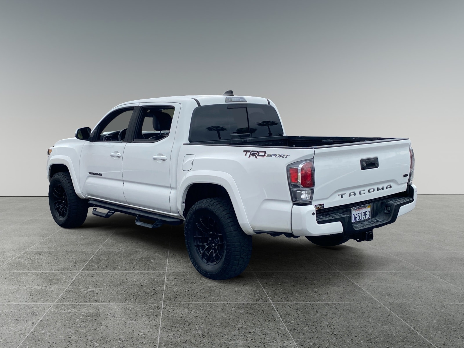 View vehicle photo 3