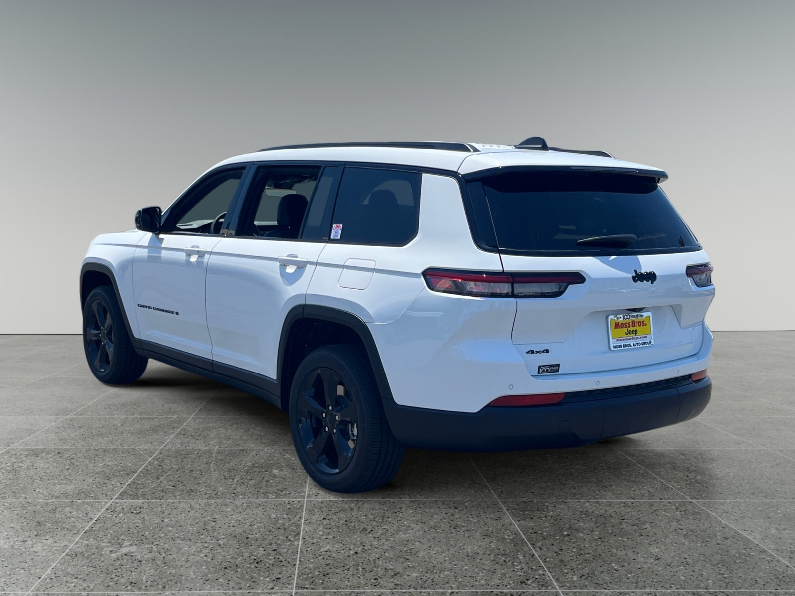 2025 Jeep Grand Cherokee Laredo Sport photo 2