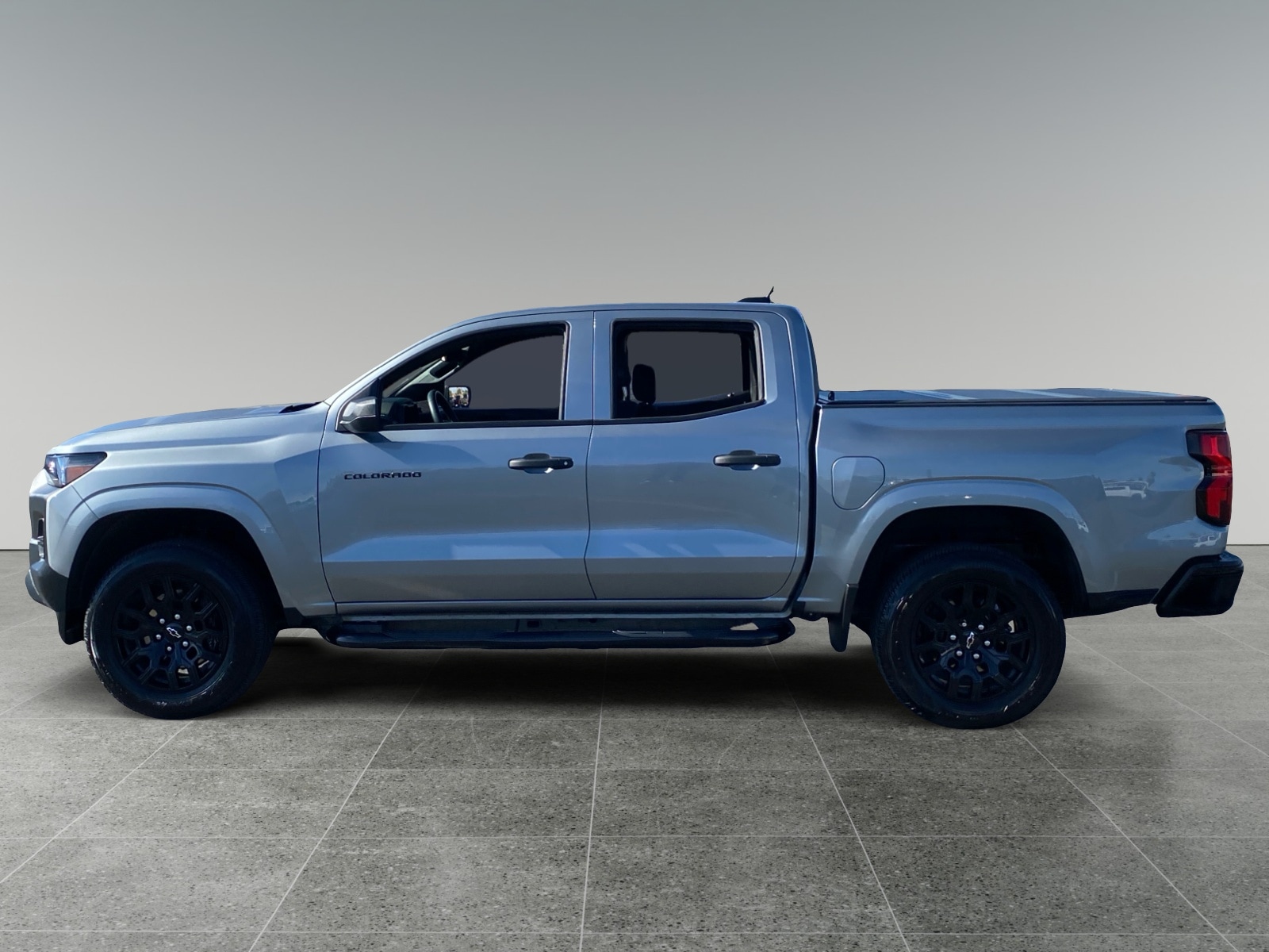 2025 Chevrolet Colorado WT photo 2