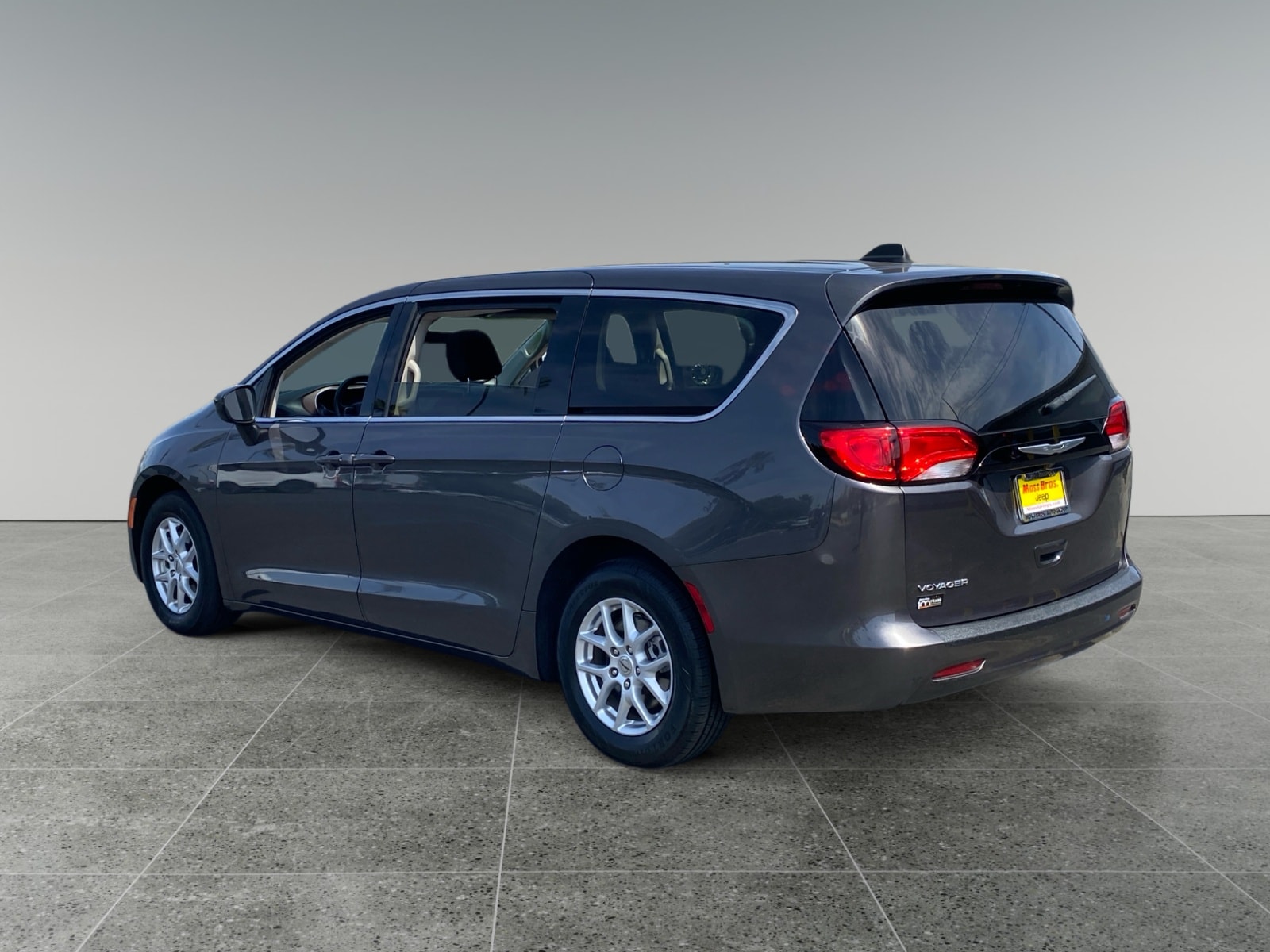 2022 Chrysler Voyager LX photo 3