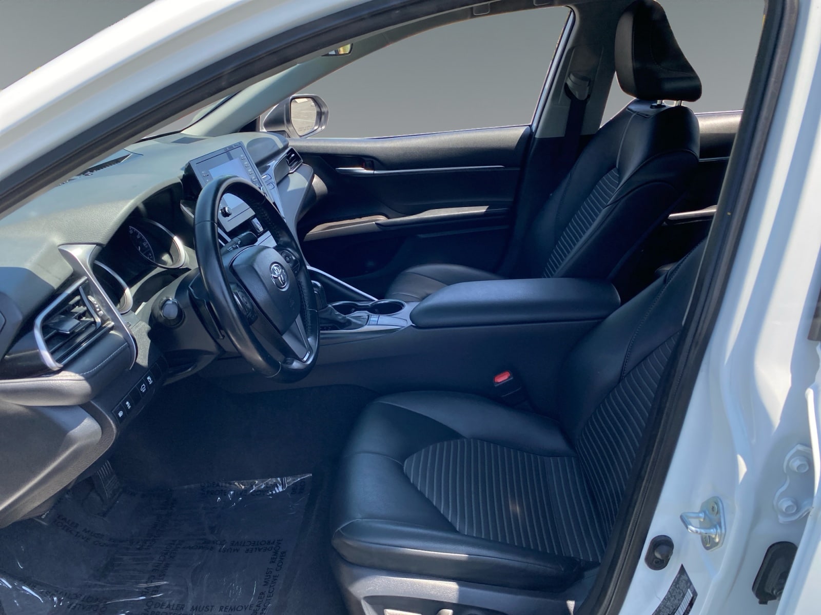 2023 Toyota Camry SE - Photo 9