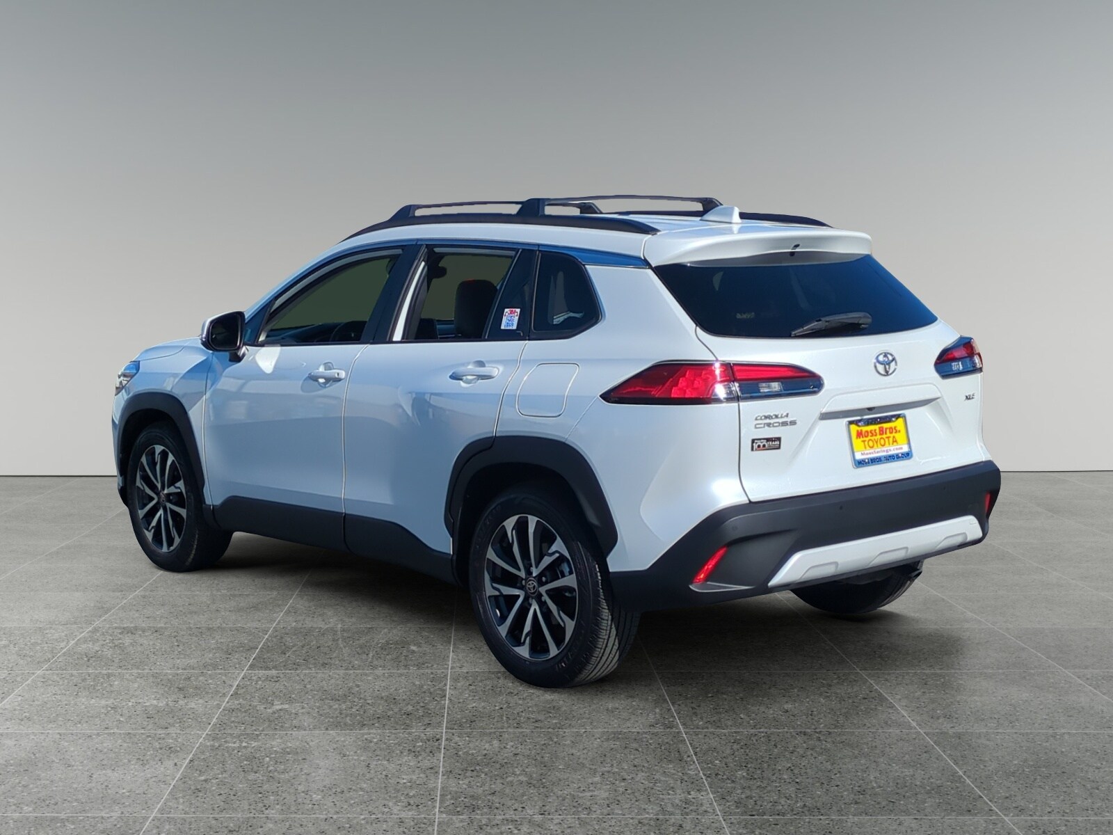 2023 Toyota Corolla Cross XLE photo 3