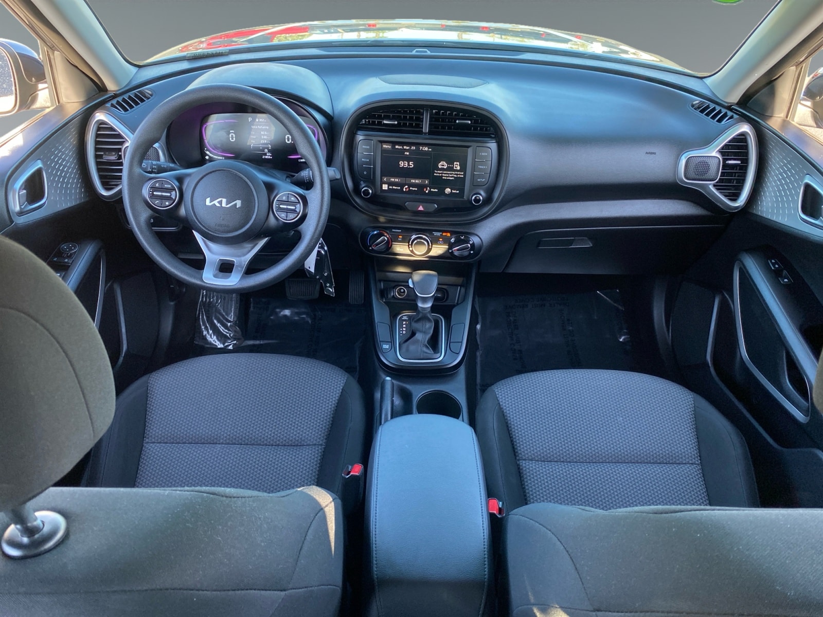 2025 Kia Soul LX - Photo 10