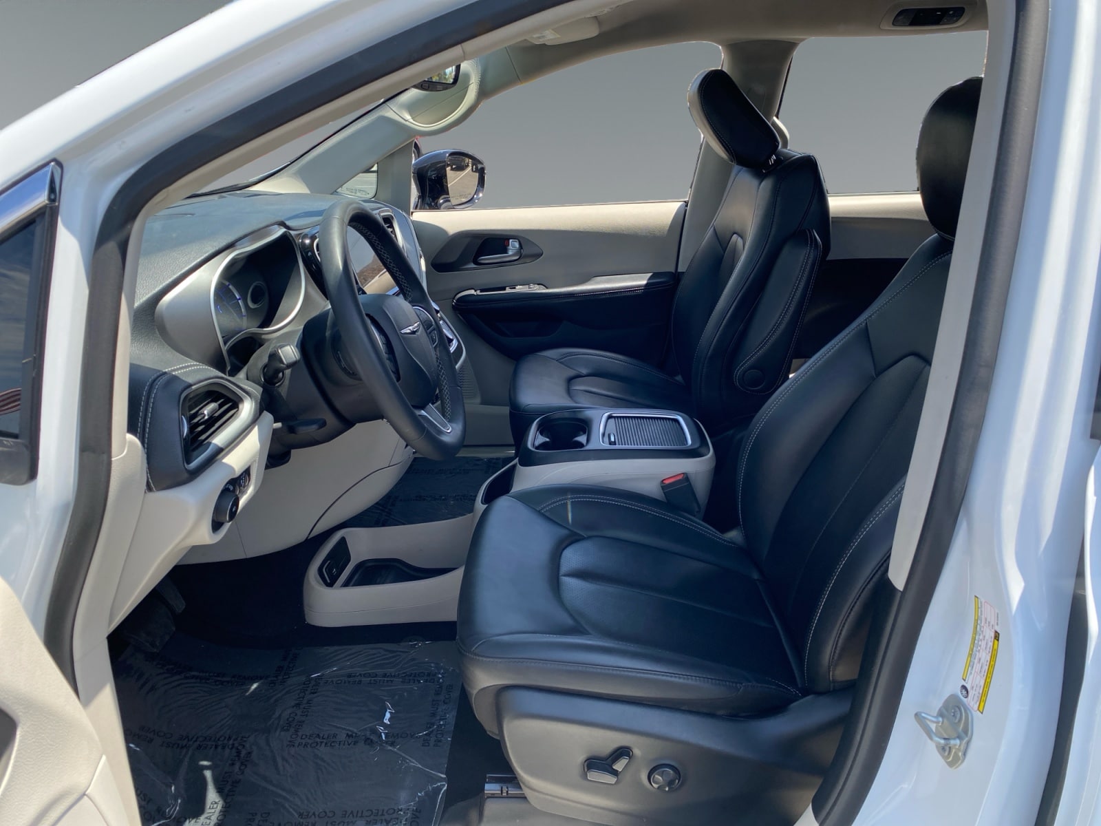 2024 Chrysler Pacifica PHEV Select - Photo 9