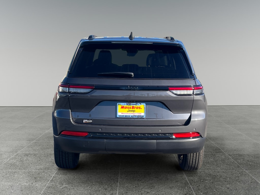 New 2025 Jeep Grand Cherokee Laredo Sport Utility