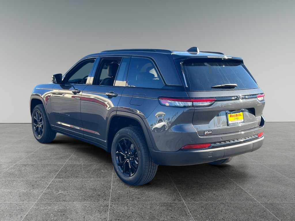 New 2025 Jeep Grand Cherokee Laredo Sport Utility