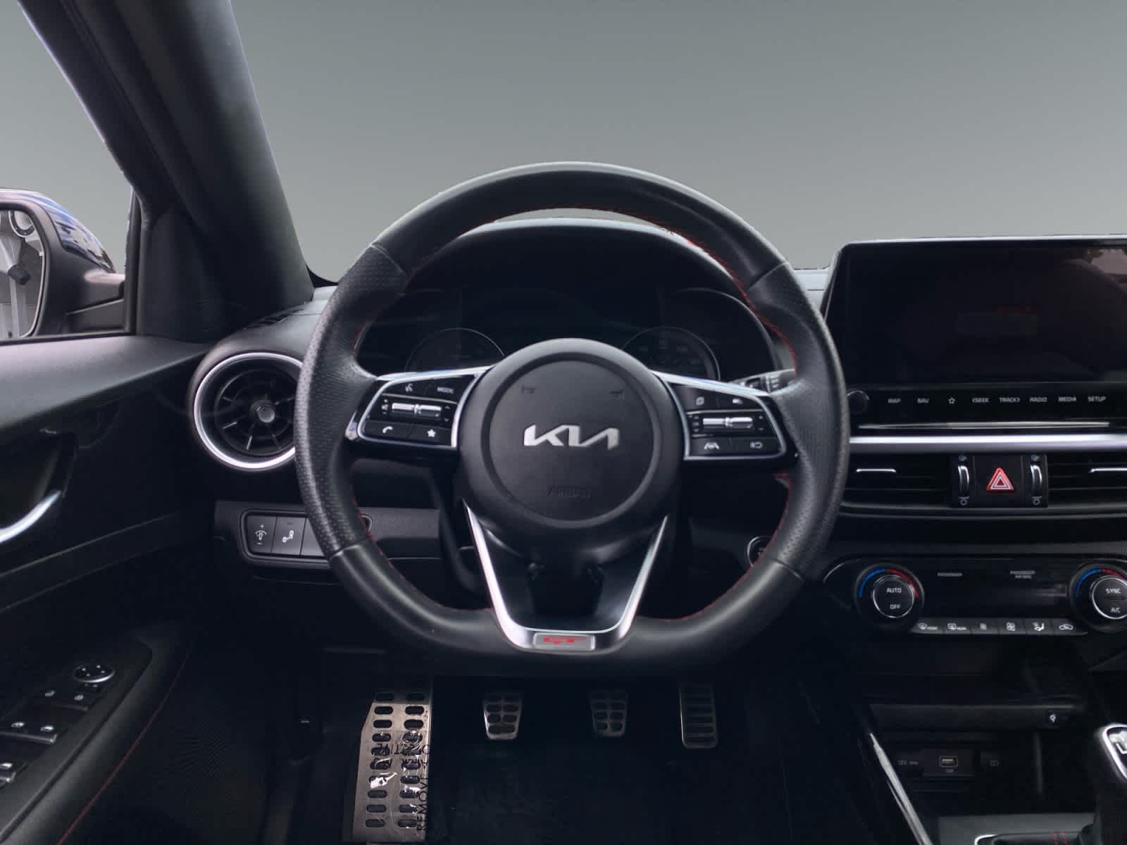 2023 Kia Forte GT - Photo 12