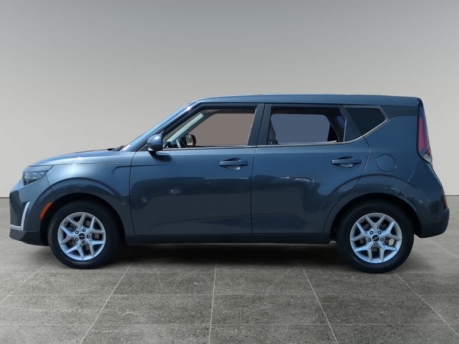 2023 Kia Soul LX photo 2