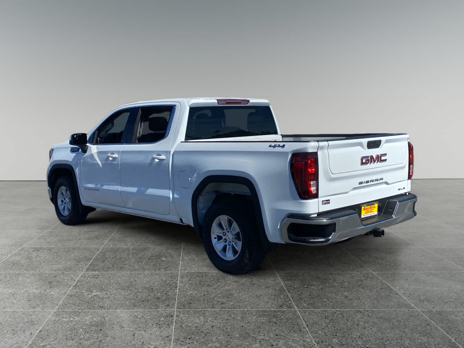 2023 GMC Sierra 1500 SLE photo 3