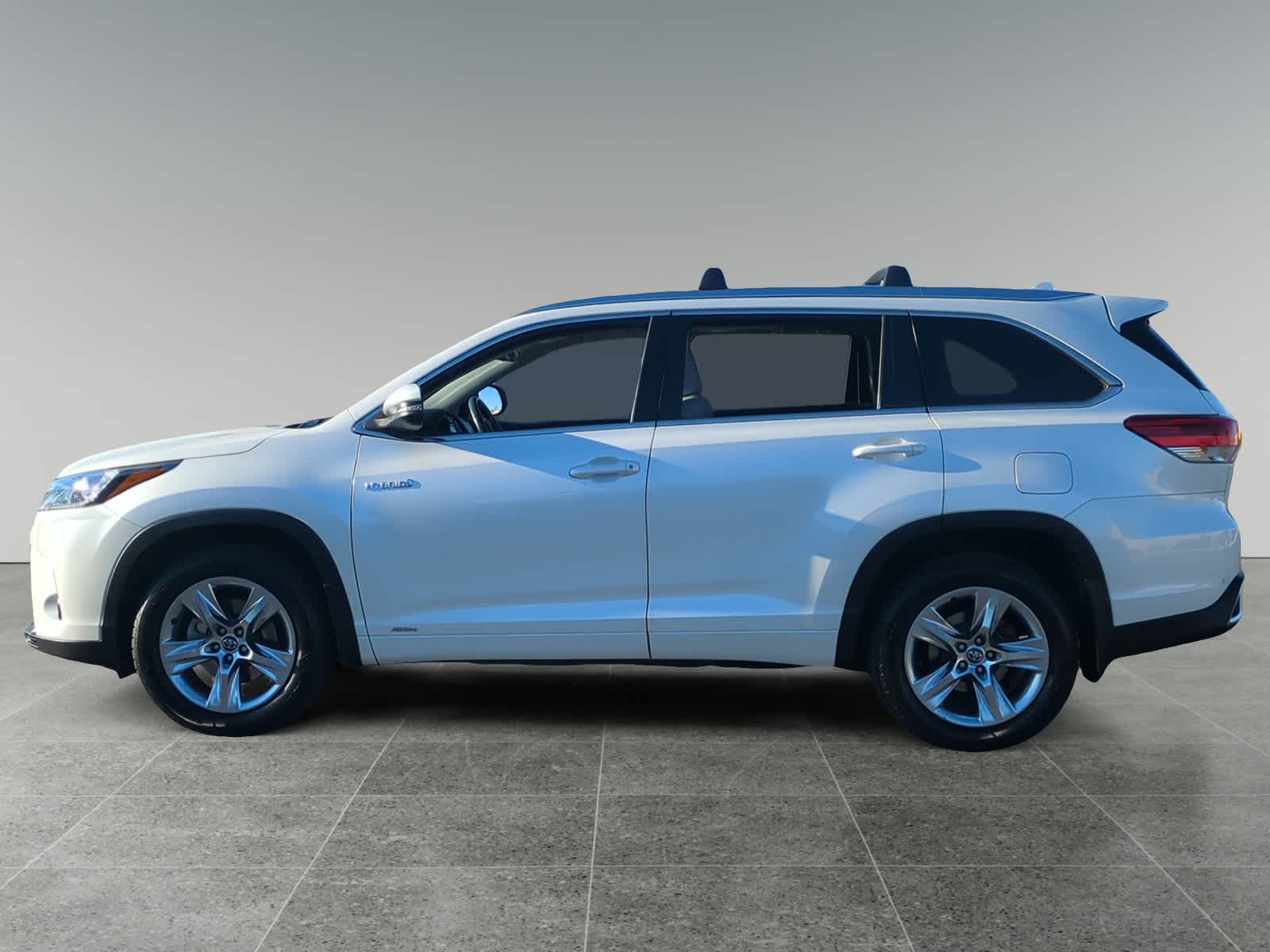 2019 Toyota Highlander Hybrid Limited photo 2